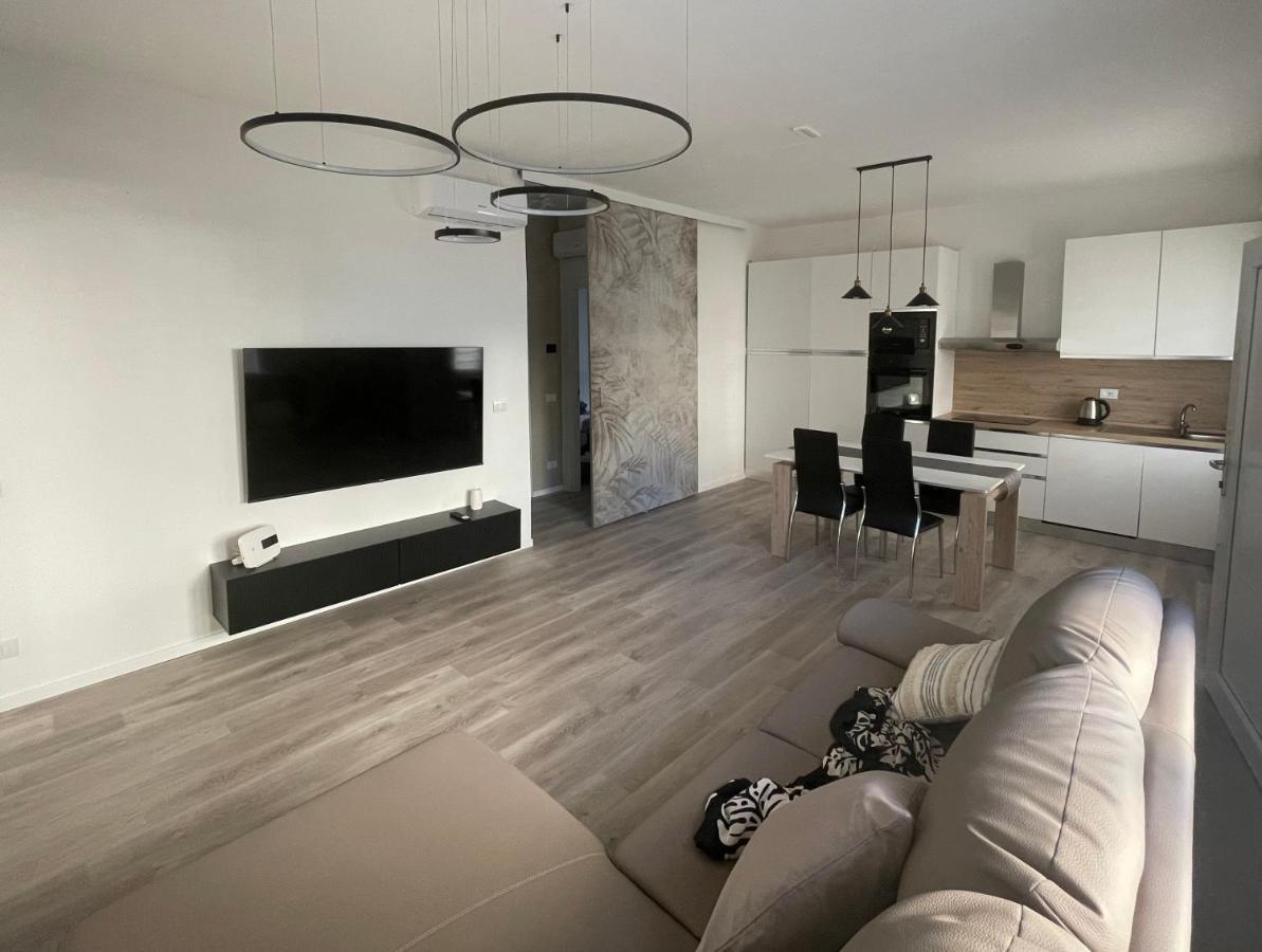 Gigi House Appartamento Piazza Mazzini 300M Dal Mare ليدو دي يسولو المظهر الخارجي الصورة